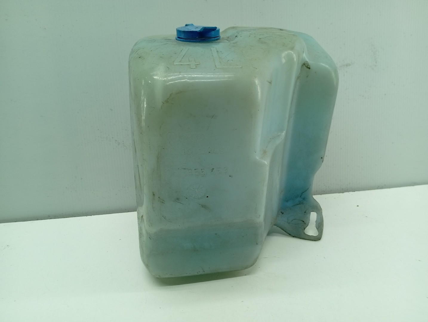 Reservatório de água do limpa para-brisas VOLKSWAGEN JETTA II (19E, 1G2, 165) | 83 - 92 Imagem-4