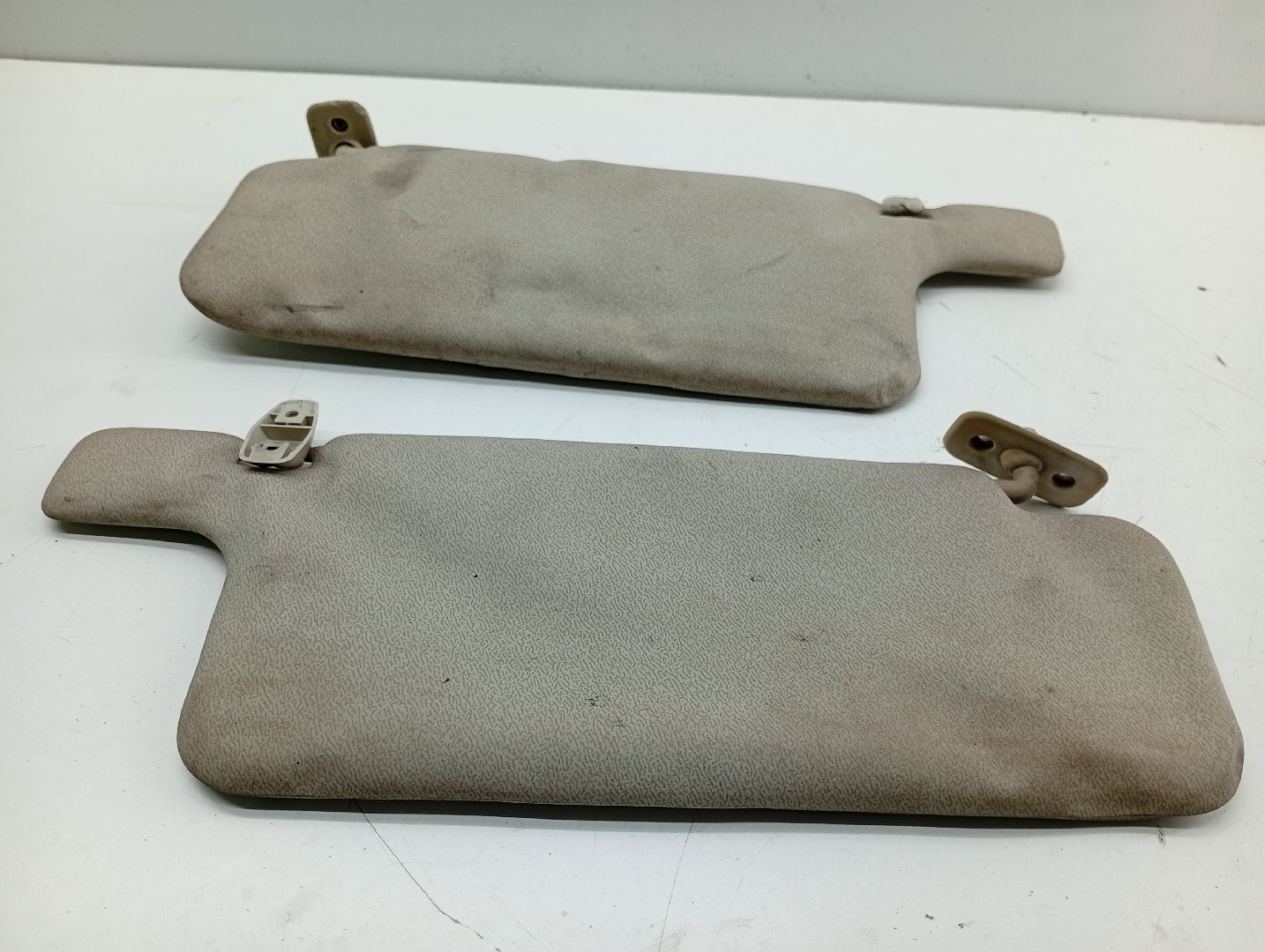 Conjunto 2 Palas de Sol VOLKSWAGEN JETTA II (19E, 1G2, 165) | 83 - 92 Imagem-1