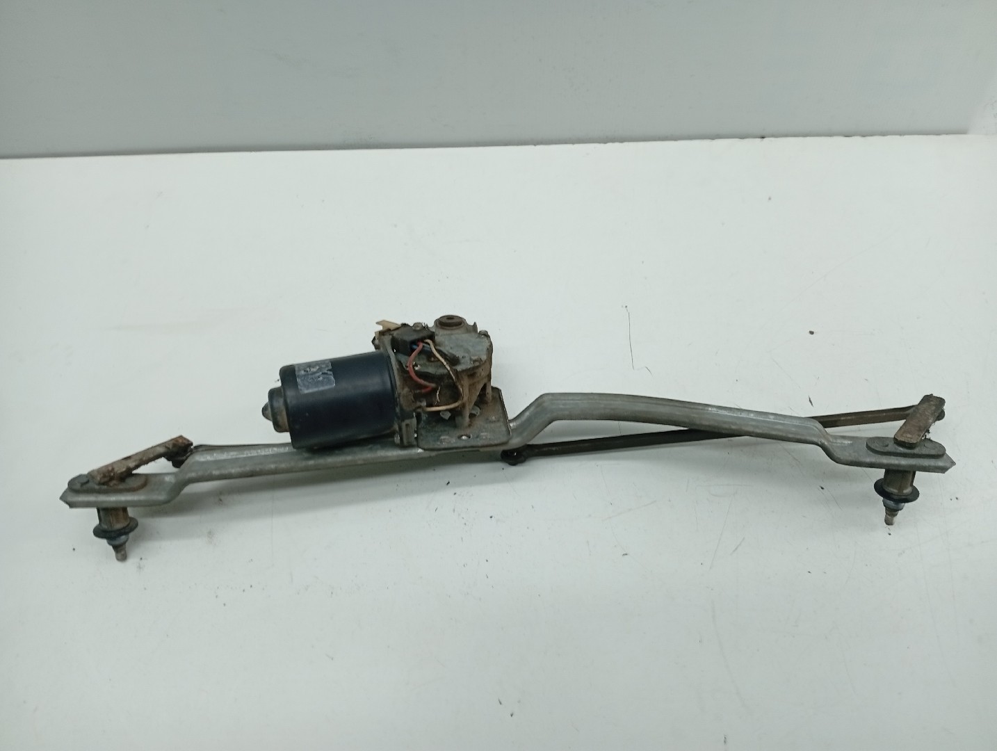 Motor do Limpa Para-Brisas VOLKSWAGEN JETTA II (19E, 1G2, 165) | 83 - 92 Imagem-3