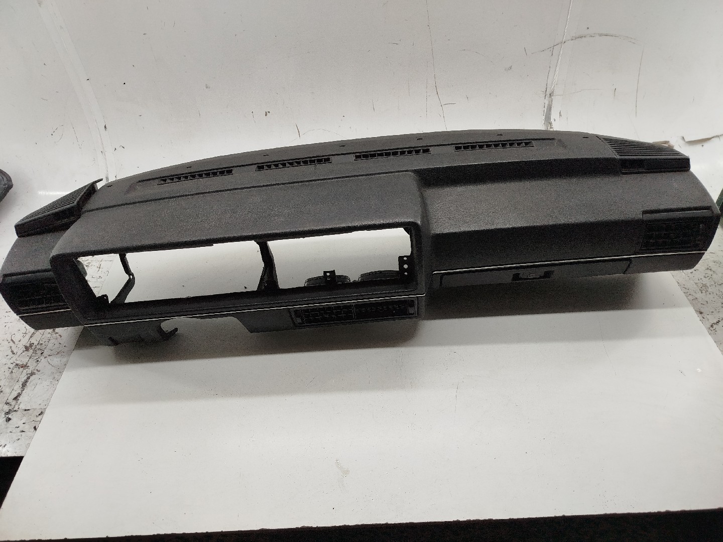 Tablier VOLKSWAGEN JETTA II (19E, 1G2, 165) | 83 - 92 Imagem-1