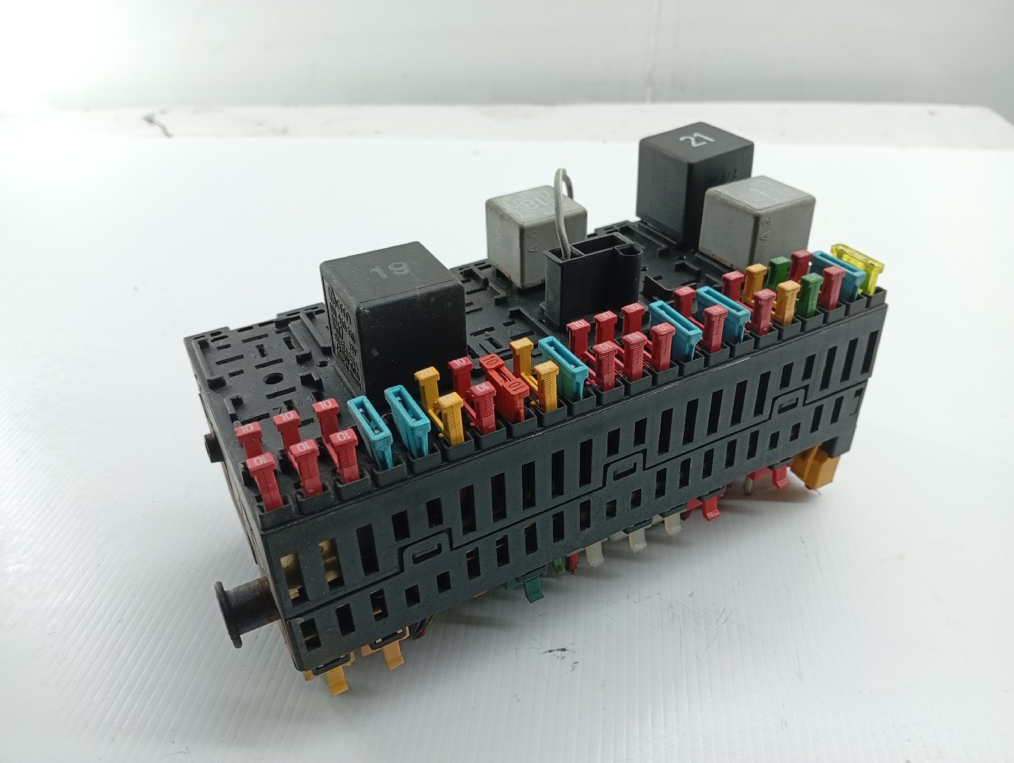 Caixa de fusíveis e relés VOLKSWAGEN JETTA II (19E, 1G2, 165) | 83 - 92