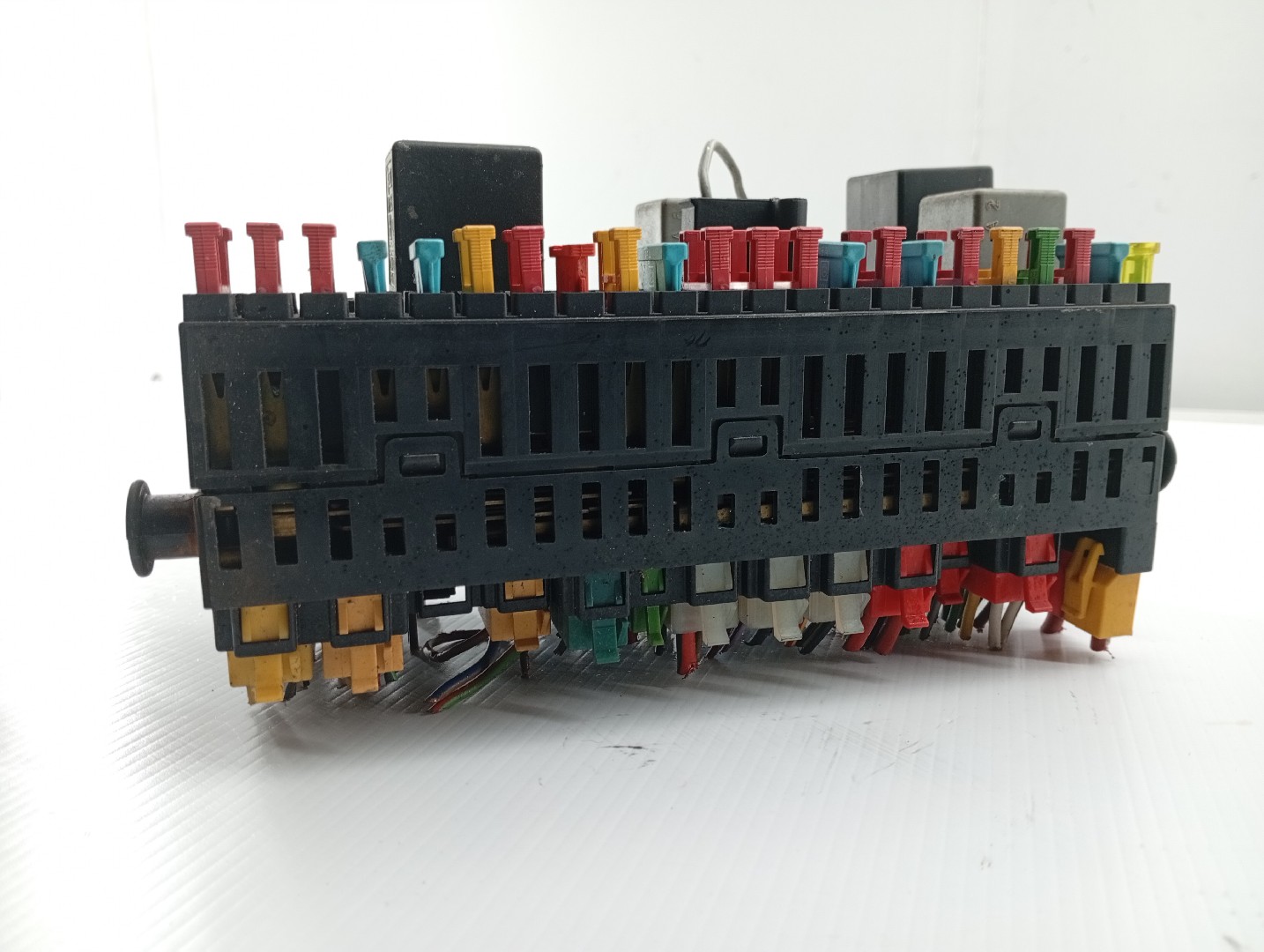 Caixa de fusíveis e relés VOLKSWAGEN JETTA II (19E, 1G2, 165) | 83 - 92 Imagem-2