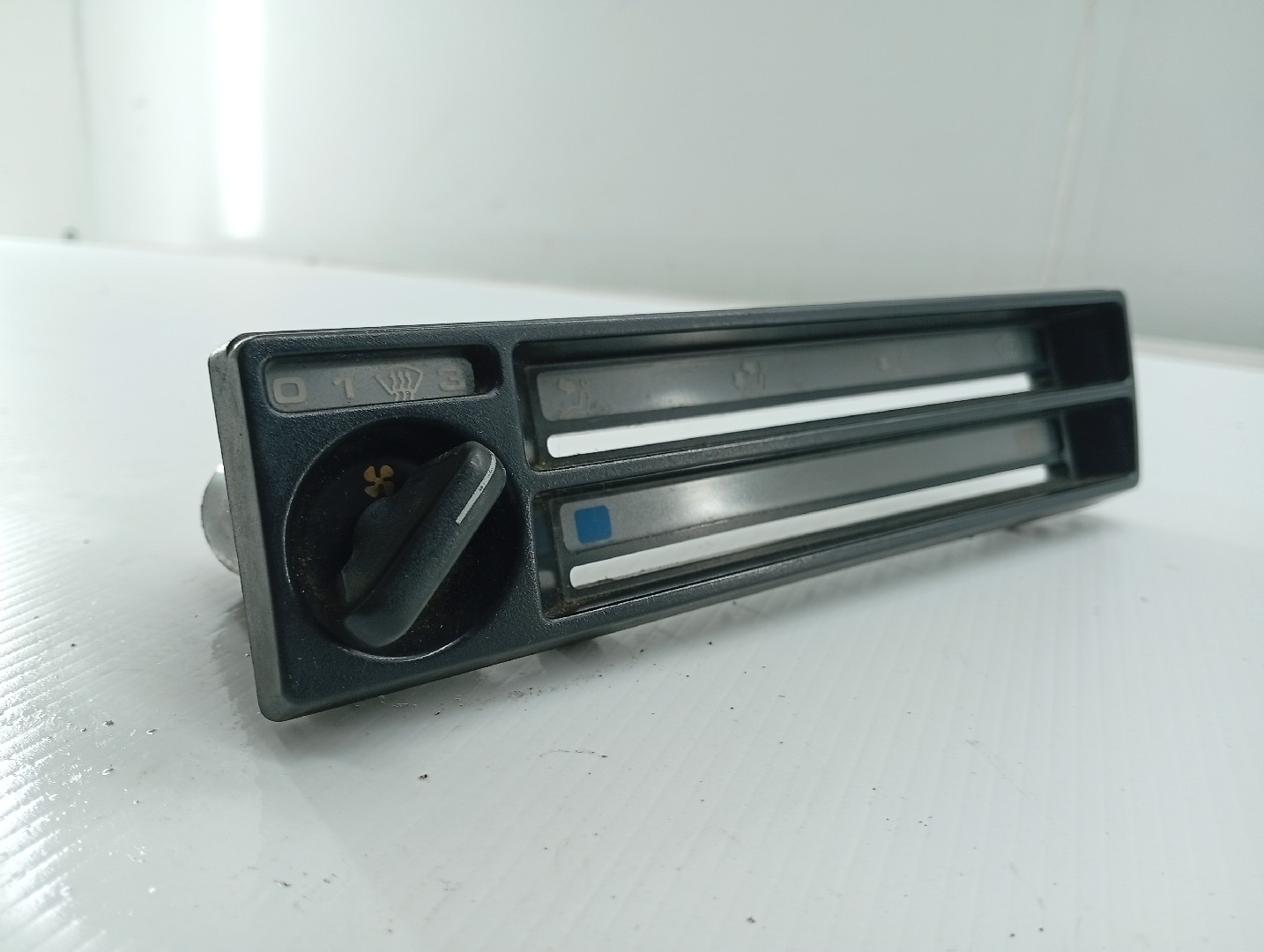 Comutador de Sofagem / Ar Condicionado VOLKSWAGEN JETTA II (19E, 1G2, 165) | 83 - 92 Imagem-1