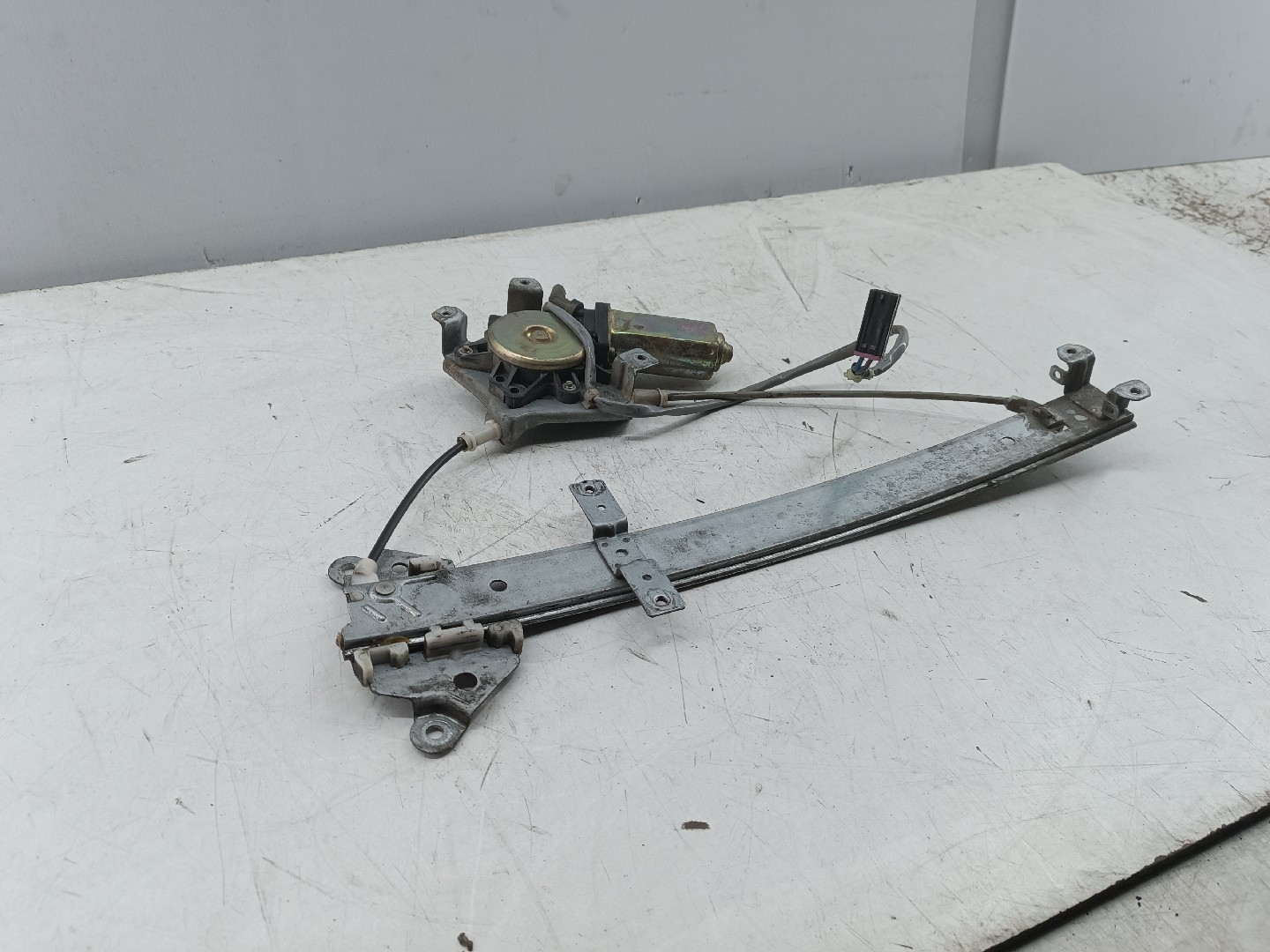 Elevador Trás Esquerdo Elétrico NISSAN BLUEBIRD (T72 , T12, U12) | 85 - 90 Imagem-4