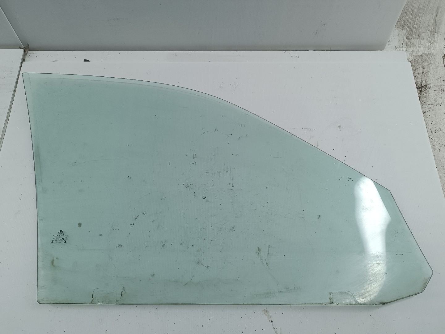 Vidro de Porta Frente Esquerdo SKODA OCTAVIA I (1U2) | 96 - 10