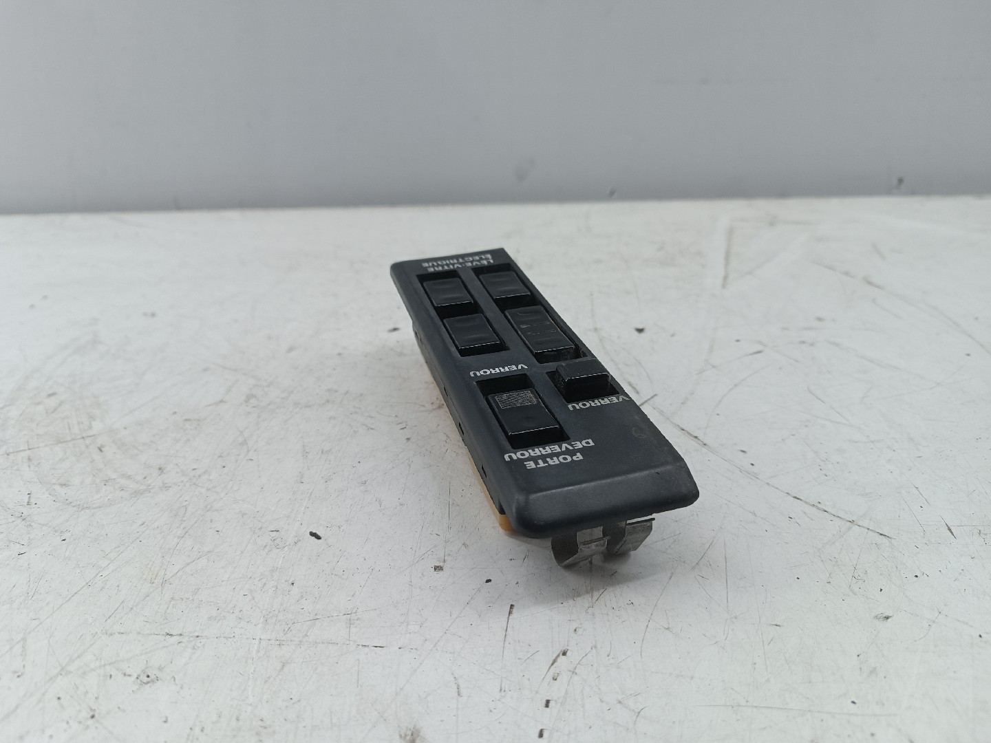 Comutador de vidro frente esquerdo NISSAN BLUEBIRD (T72 , T12, U12) | 85 - 90 Imagem-3