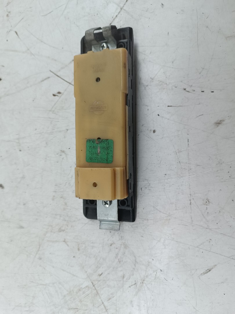 Comutador de vidro frente esquerdo NISSAN BLUEBIRD (T72 , T12, U12) | 85 - 90 Imagem-1