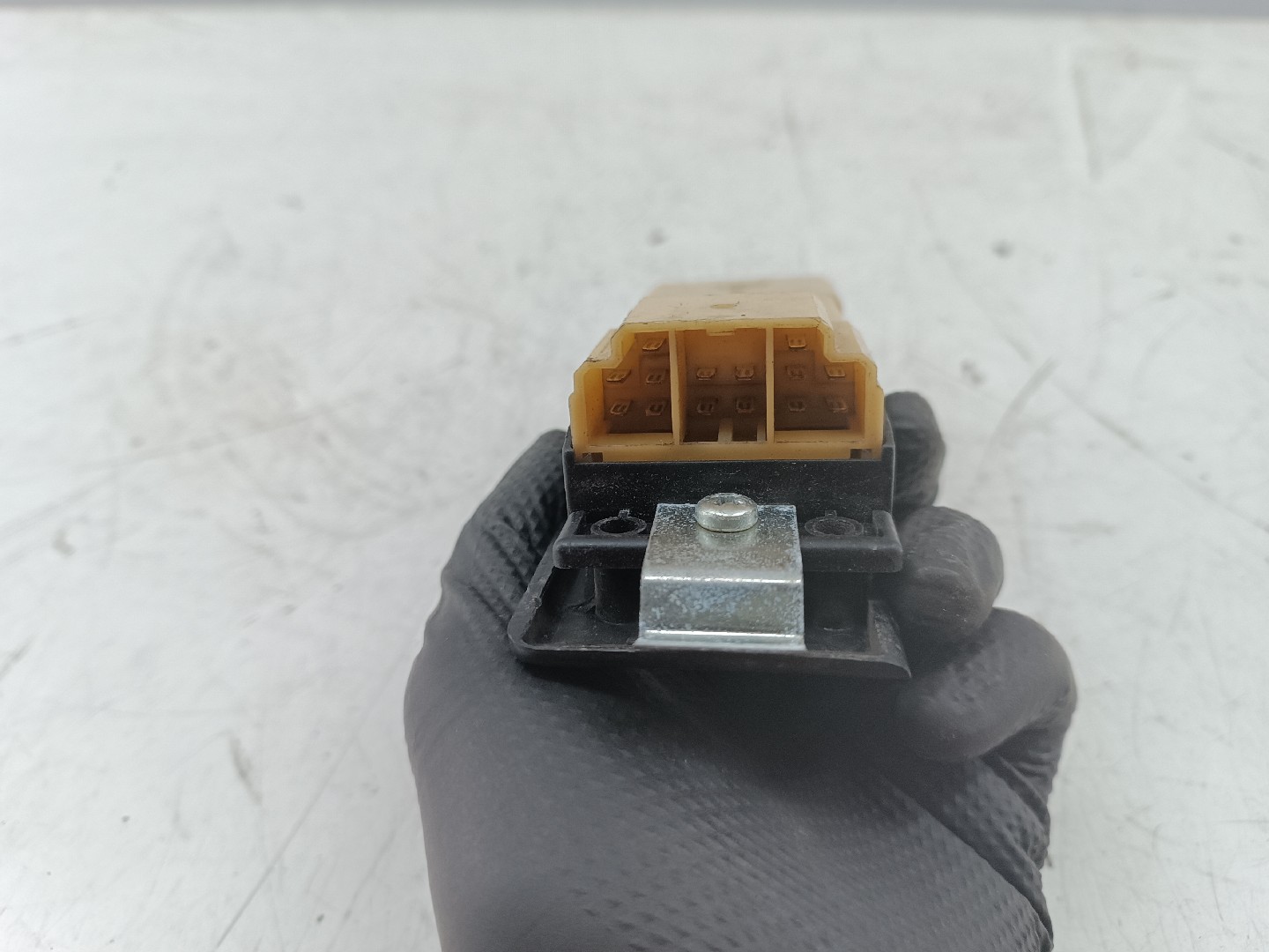 Comutador de vidro frente esquerdo NISSAN BLUEBIRD (T72 , T12, U12) | 85 - 90 Imagem-2