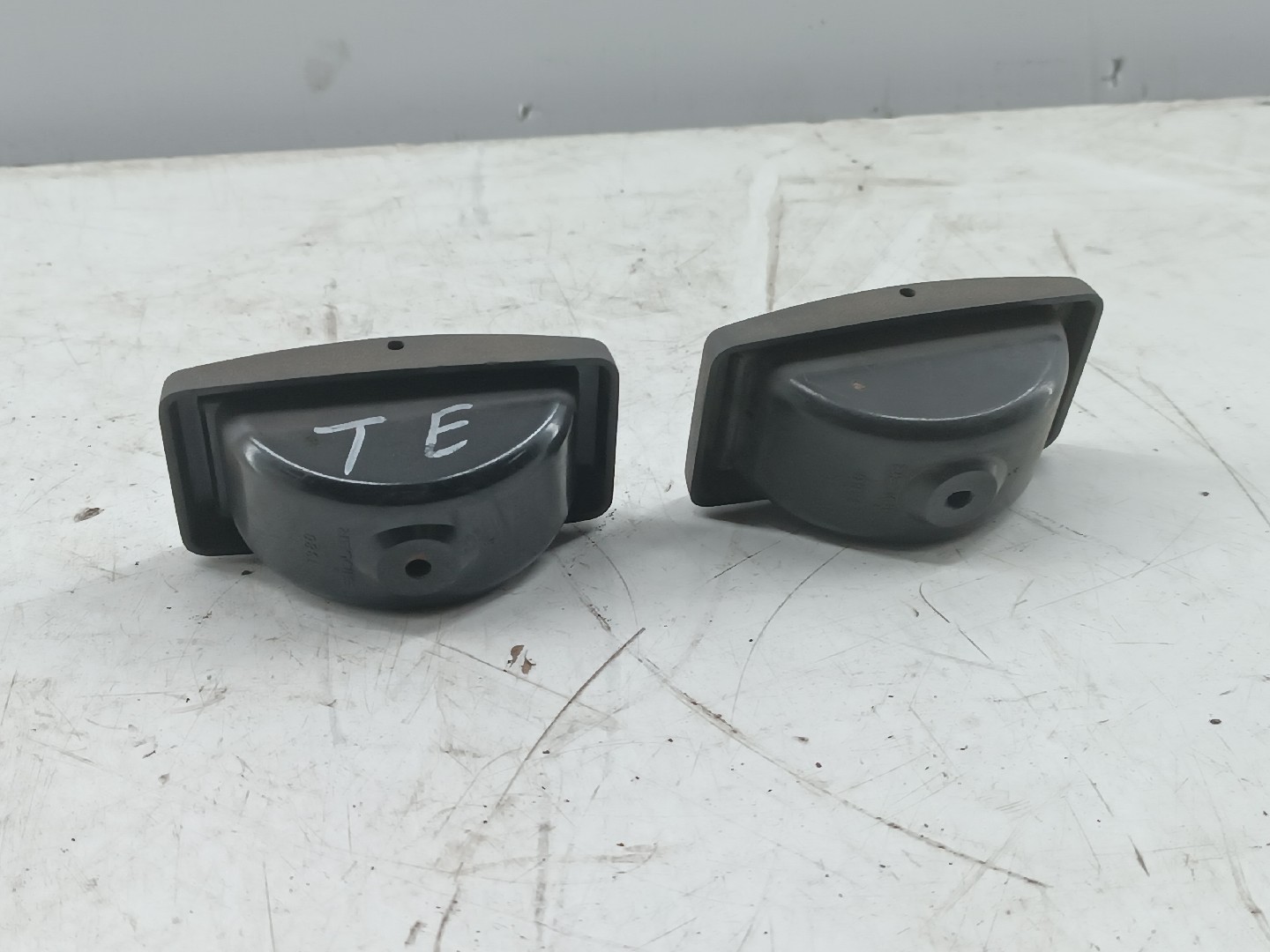 Cinzeiro NISSAN BLUEBIRD (T72 , T12, U12) | 85 - 90 Imagem-1