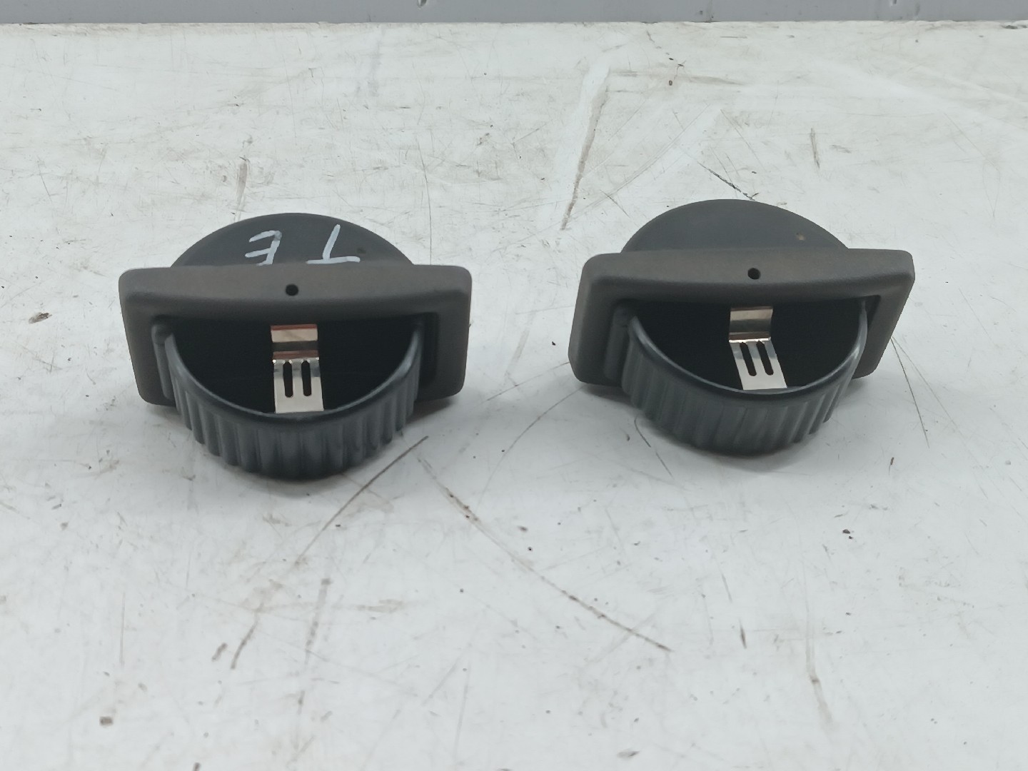 Cinzeiro NISSAN BLUEBIRD (T72 , T12, U12) | 85 - 90 Imagem-2