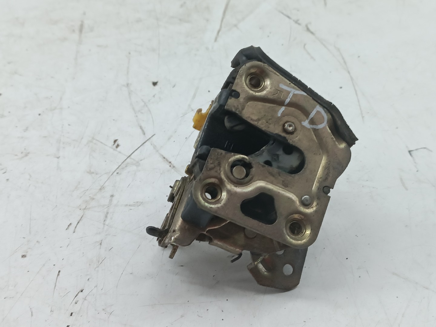 Fecho da Porta Trás Direito NISSAN BLUEBIRD (T72 , T12, U12) | 85 - 90 Imagem-1