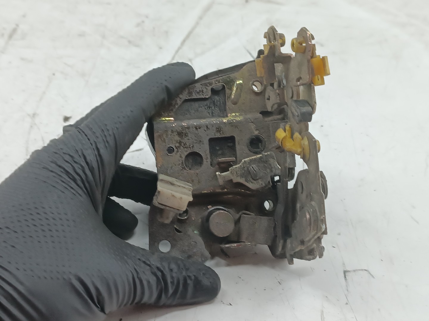 Fecho da Porta Trás Direito NISSAN BLUEBIRD (T72 , T12, U12) | 85 - 90 Imagem-2