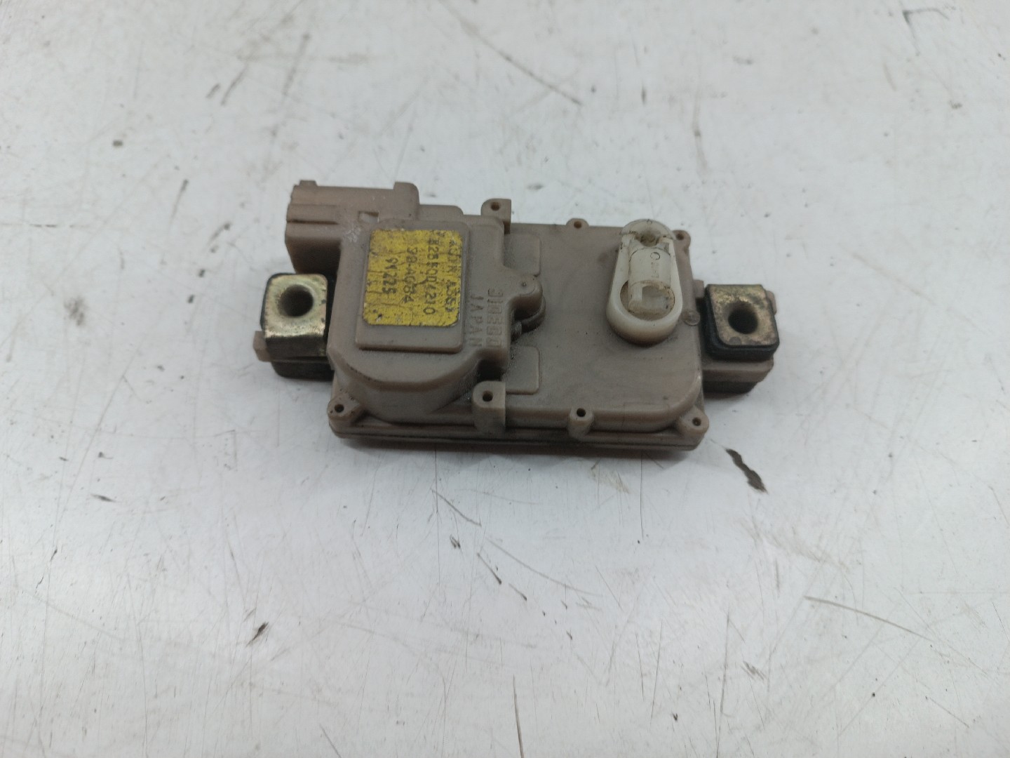 Fecho da Porta Trás Direito NISSAN BLUEBIRD (T72 , T12, U12) | 85 - 90 Imagem-4