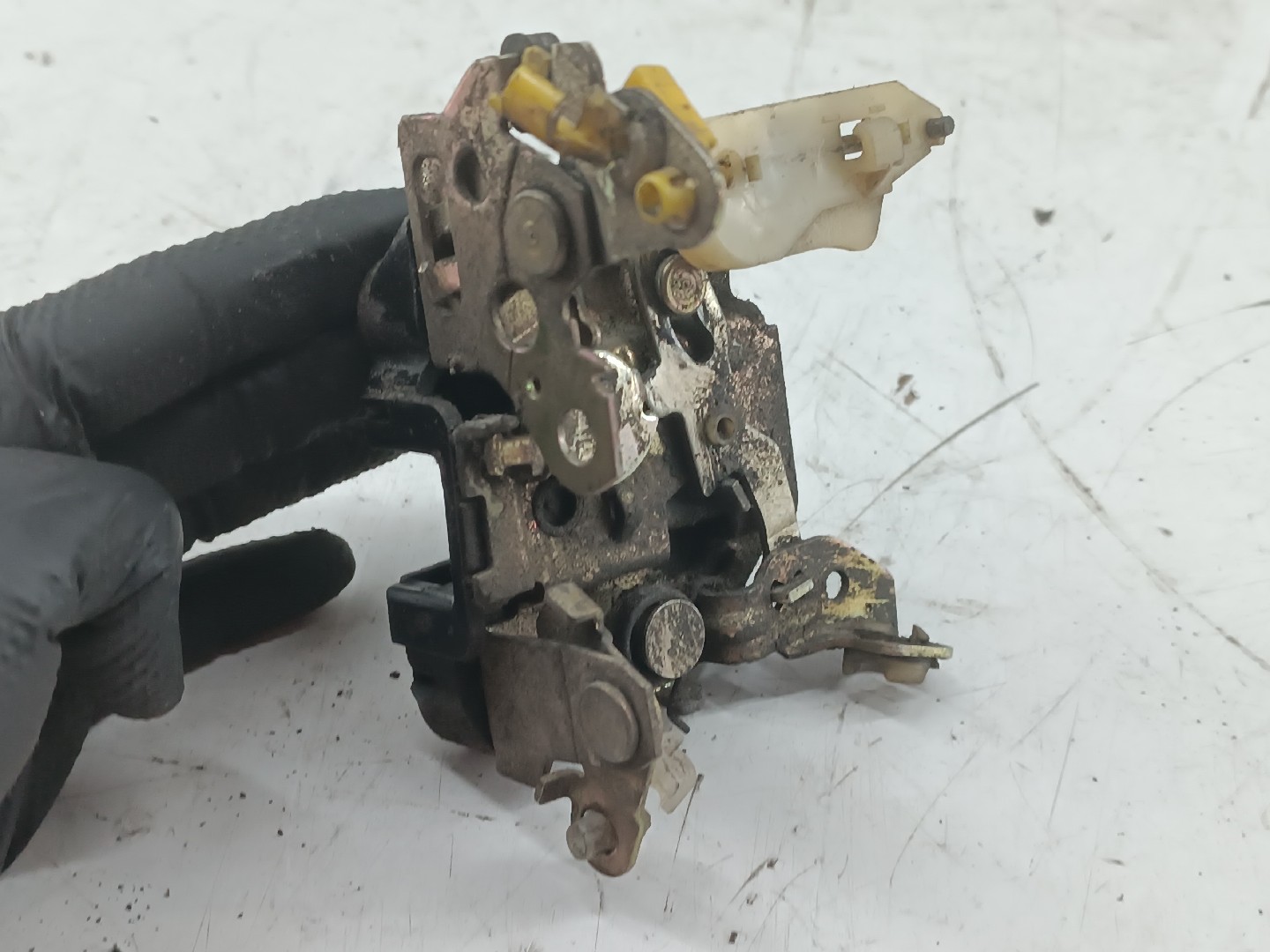 Fecho da Porta Frente Direito NISSAN BLUEBIRD (T72 , T12, U12) | 85 - 90 Imagem-1