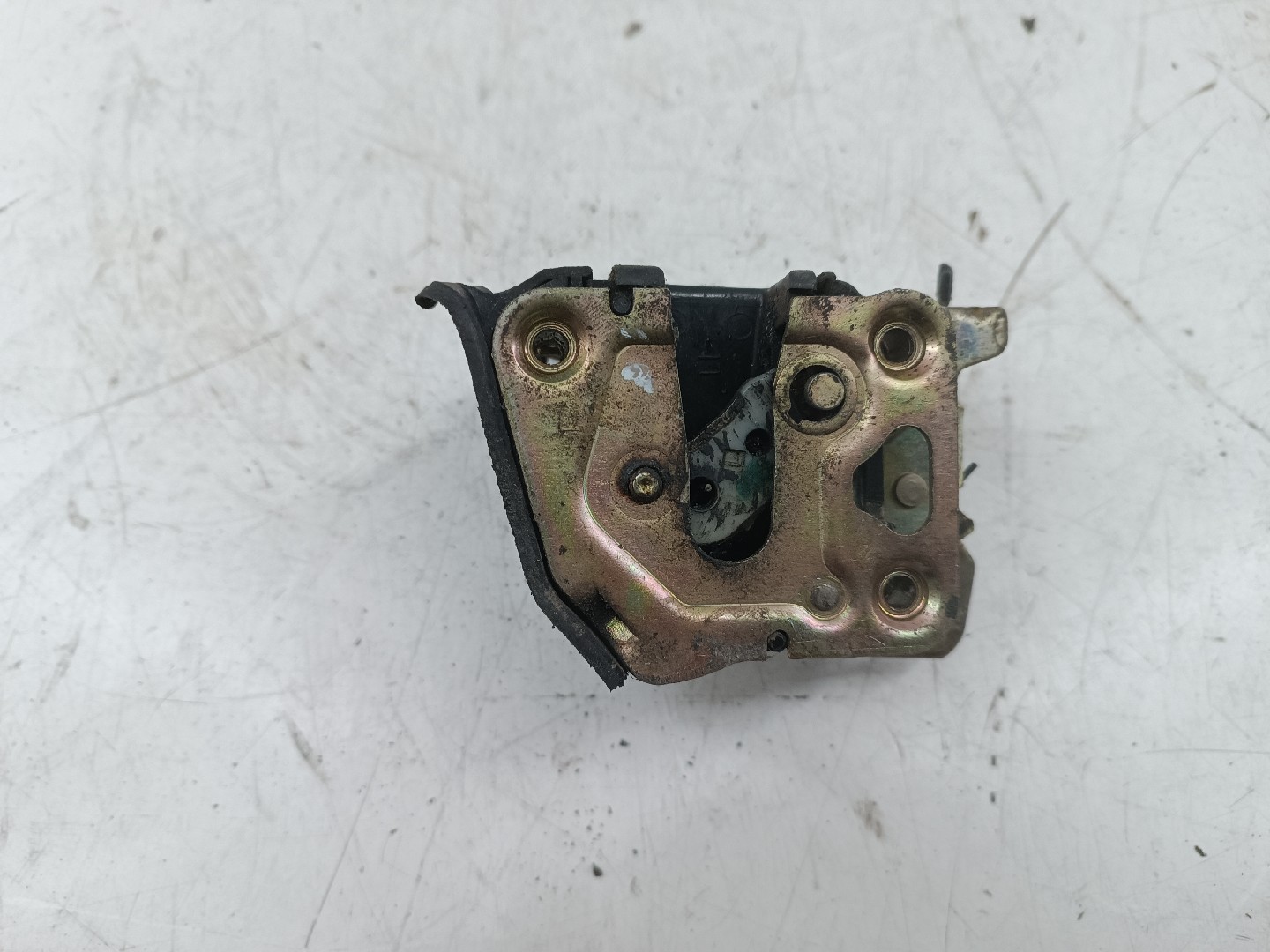 Fecho da Porta Trás Esquerdo NISSAN BLUEBIRD (T72 , T12, U12) | 85 - 90 Imagem-3