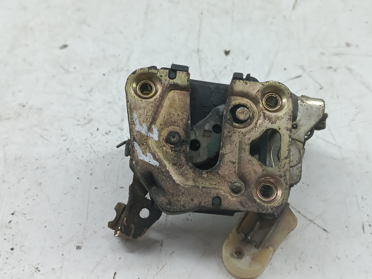 Fecho da Porta Frente Esquerdo NISSAN BLUEBIRD (T72 , T12, U12) | 85 - 90 Imagem-1