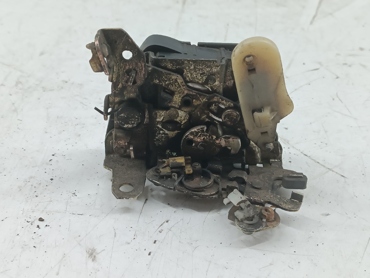 Fecho da Porta Frente Esquerdo NISSAN BLUEBIRD (T72 , T12, U12) | 85 - 90 Imagem-2