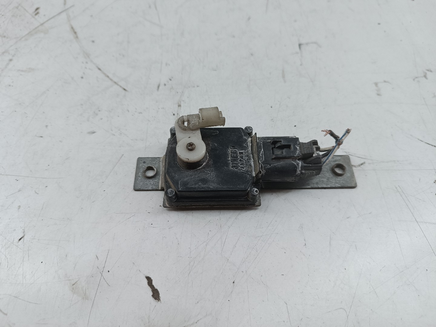 Fecho da Porta Frente Esquerdo NISSAN BLUEBIRD (T72 , T12, U12) | 85 - 90 Imagem-4