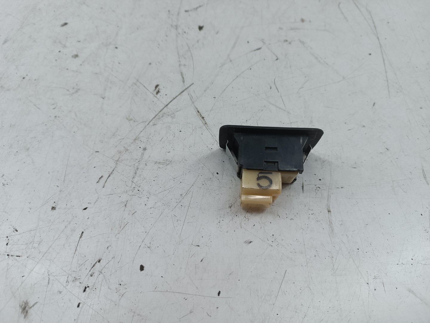 Comutador de vidro traseiro esquerdo NISSAN BLUEBIRD (T72 , T12, U12) | 85 - 90 Imagem-1