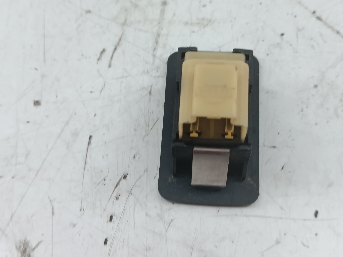 Comutador de vidro traseiro esquerdo NISSAN BLUEBIRD (T72 , T12, U12) | 85 - 90 Imagem-1