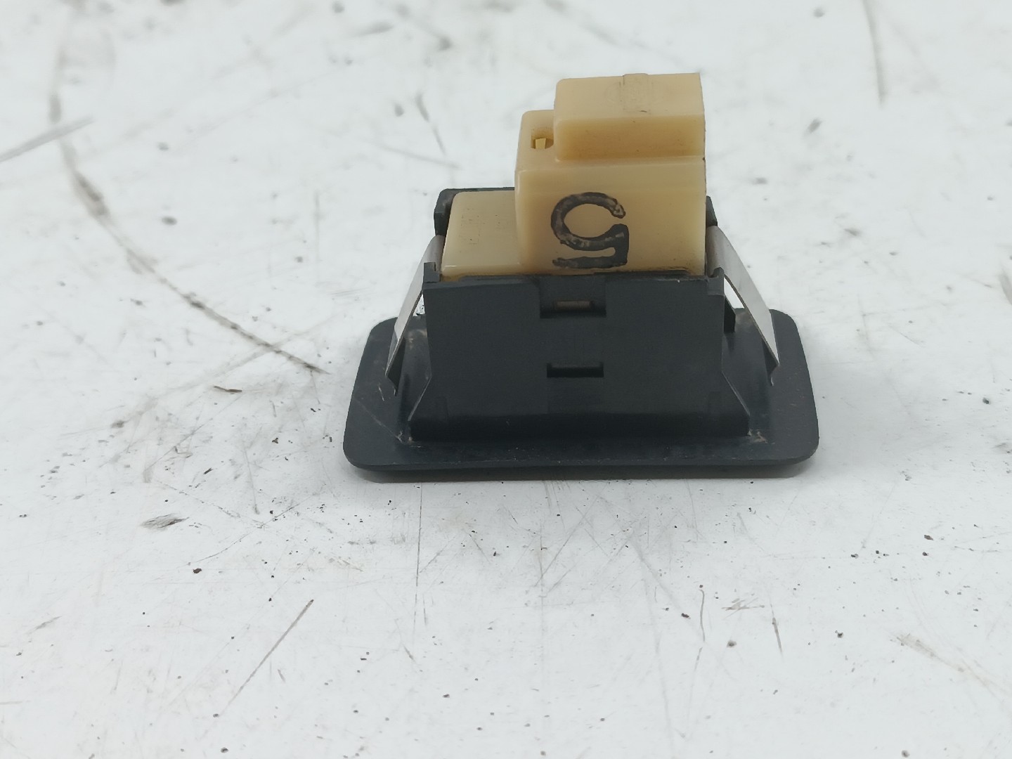 Comutador de vidro traseiro esquerdo NISSAN BLUEBIRD (T72 , T12, U12) | 85 - 90 Imagem-2