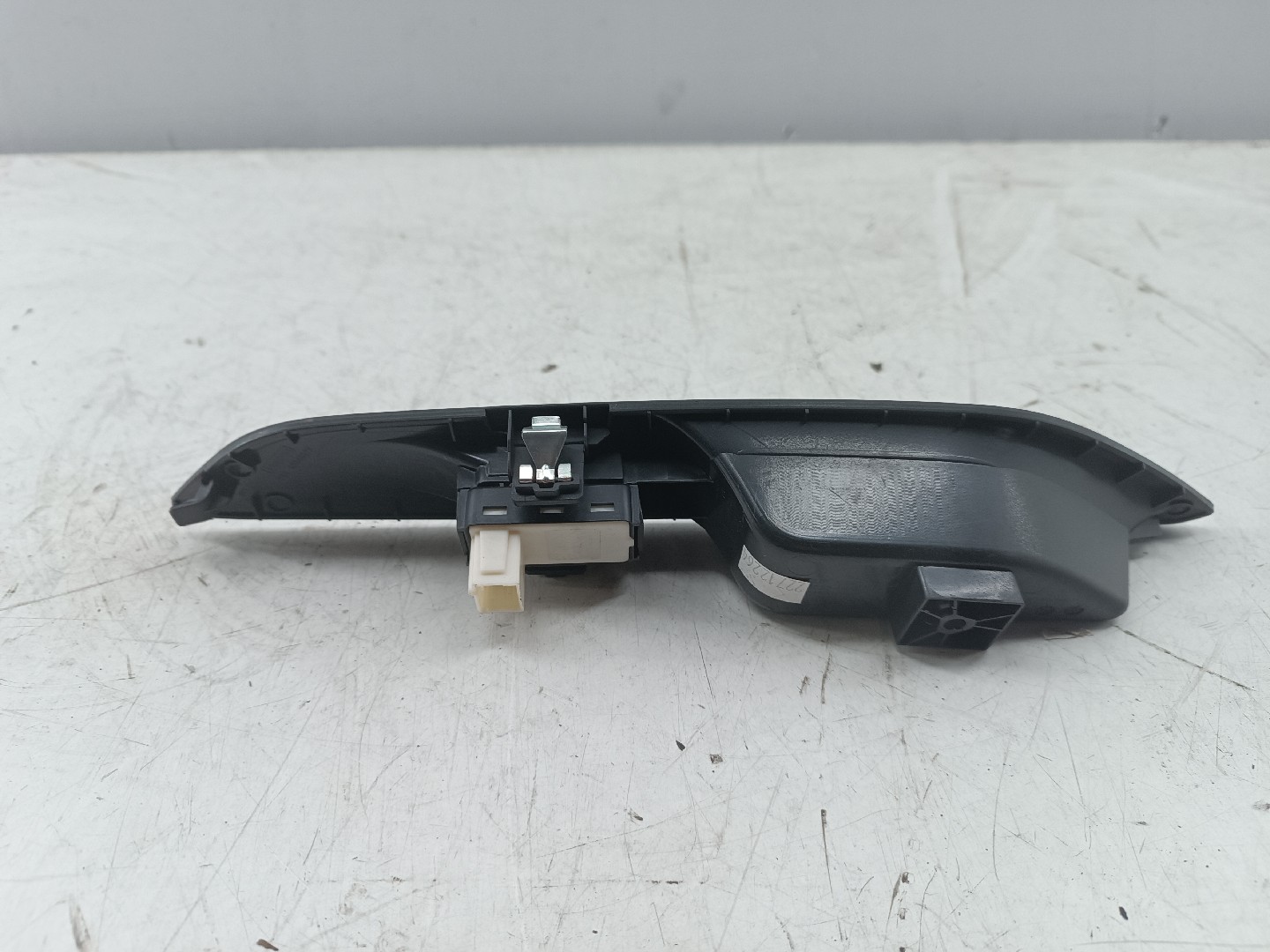 Comutador de vidro traseiro esquerdo PEUGEOT 5008 II | 16 -  Imagem-1