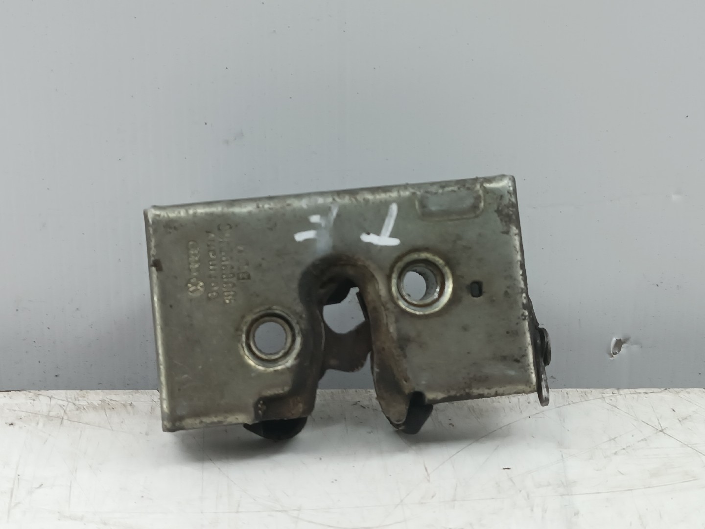 Fecho da Porta Trás Esquerdo VOLKSWAGEN JETTA II (19E, 1G2, 165) | 83 - 92