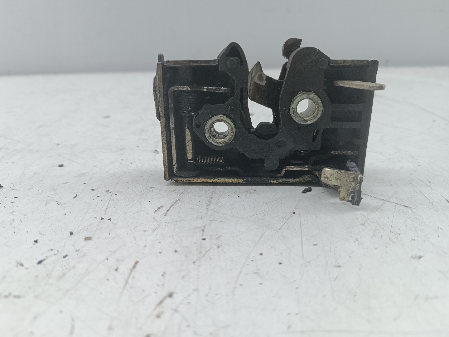 Fecho da Porta Trás Esquerdo VOLKSWAGEN JETTA II (19E, 1G2, 165) | 83 - 92 Imagem-2