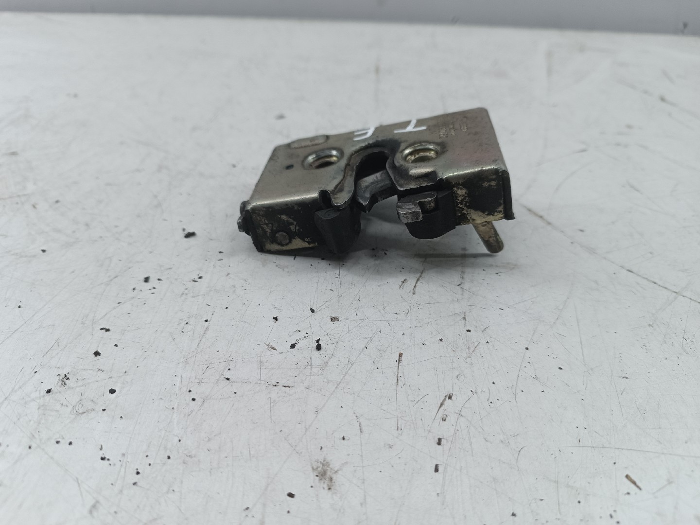 Fecho da Porta Trás Esquerdo VOLKSWAGEN JETTA II (19E, 1G2, 165) | 83 - 92 Imagem-1