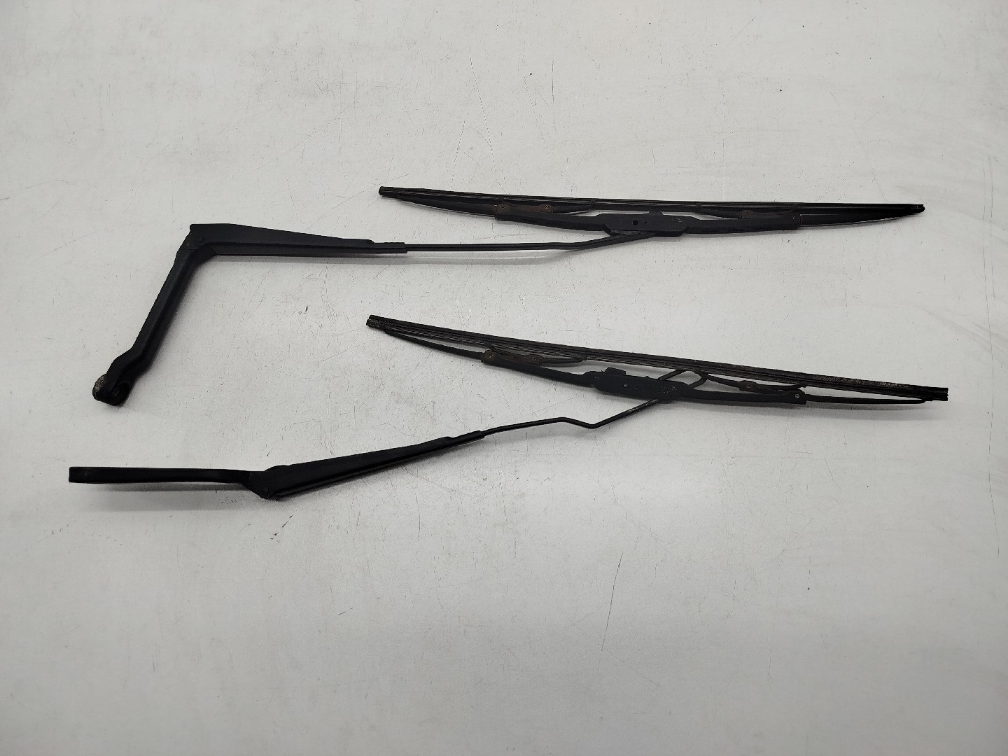 Braços das escovas frente VOLKSWAGEN POLO (6N1) | 94 - 99