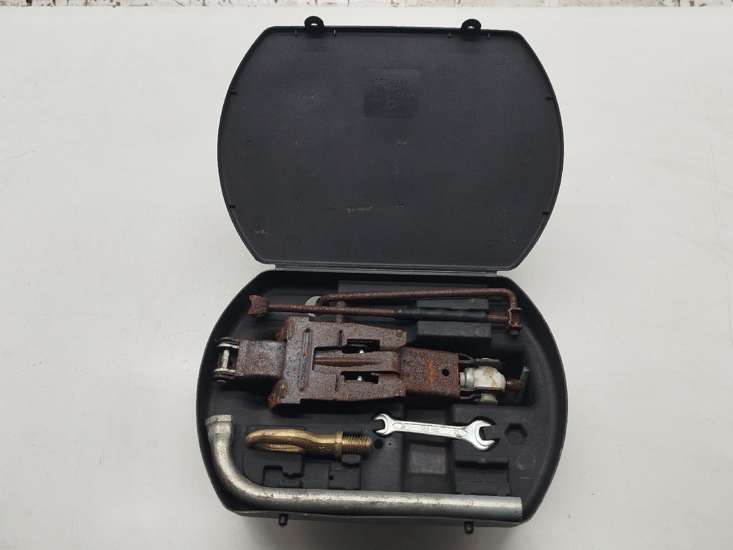 Kit de troca de pneu VOLKSWAGEN POLO (6N1) | 94 - 99 Imagem-3