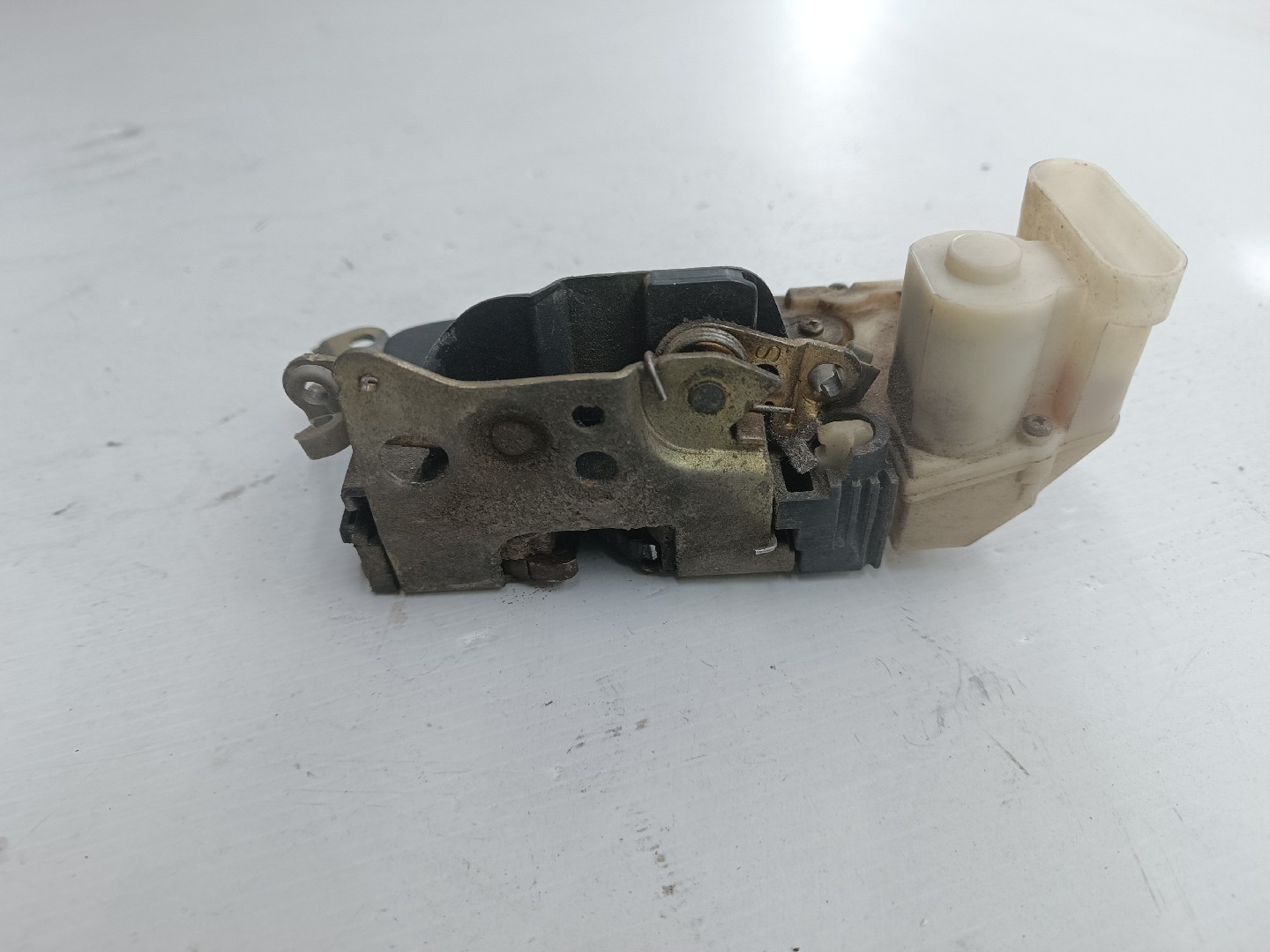 Fecho da Porta Trás Esquerdo ALFA ROMEO 146 (930_) | 94 - 01 Imagem-2