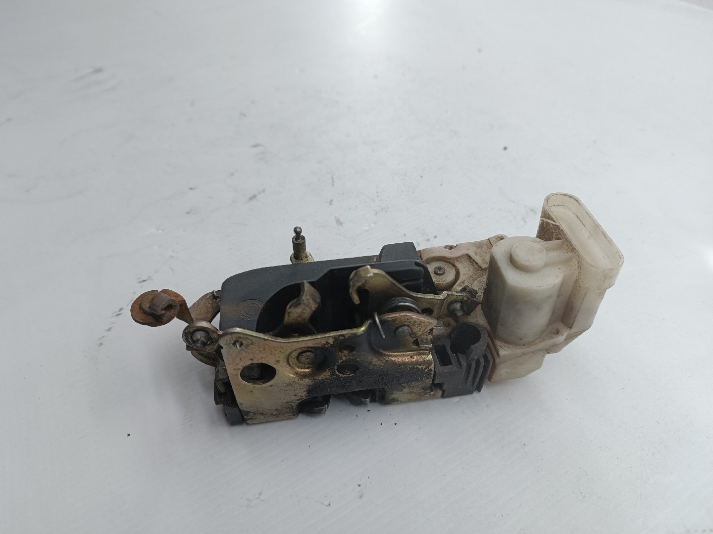 Fecho da Porta Frente Esquerdo ALFA ROMEO 146 (930_) | 94 - 01