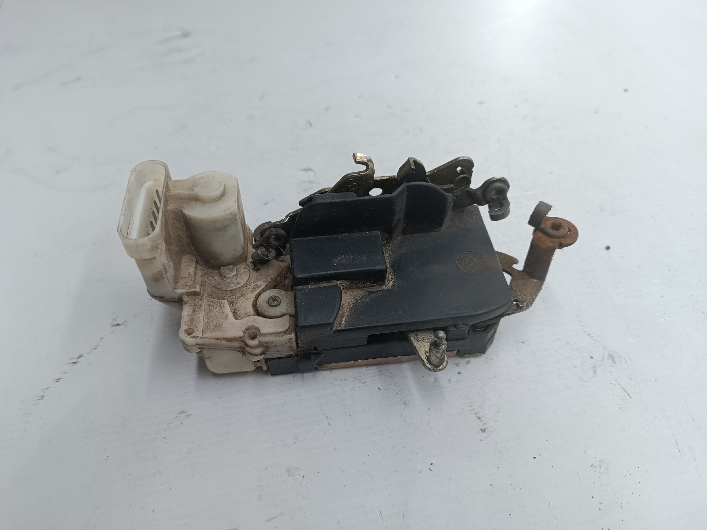 Fecho da Porta Frente Esquerdo ALFA ROMEO 146 (930_) | 94 - 01 Imagem-4