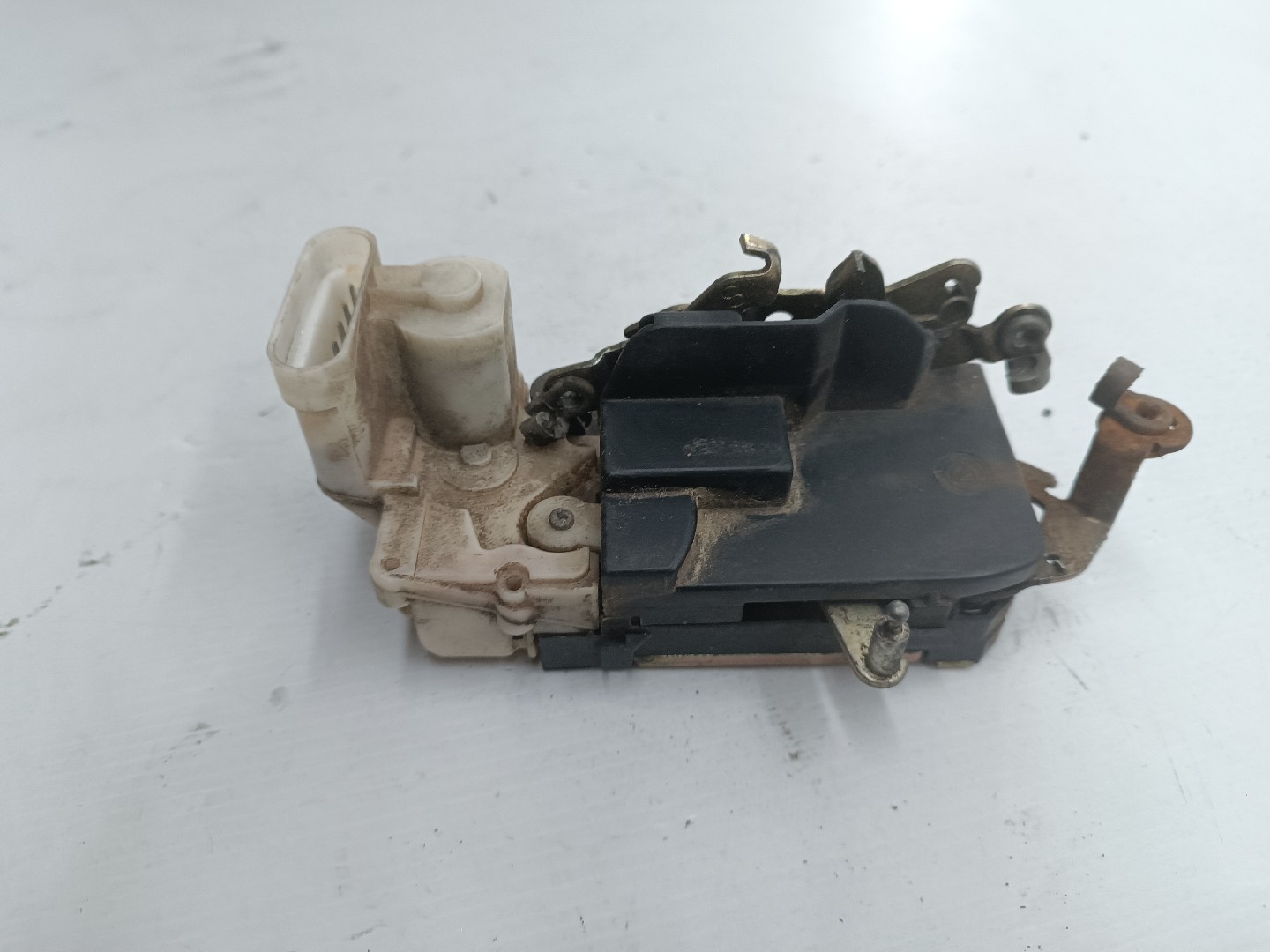 Fecho da Porta Frente Esquerdo ALFA ROMEO 146 (930_) | 94 - 01 Imagem-2