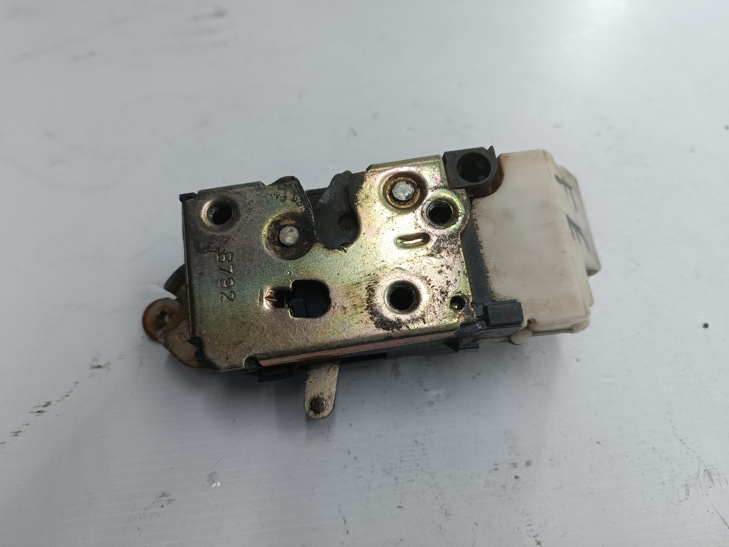 Fecho da Porta Frente Esquerdo ALFA ROMEO 146 (930_) | 94 - 01 Imagem-3