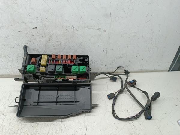 Caixa de fusíveis e relés FORD FIESTA IV (JA_, JB_) | 95 - 02 Imagem-2