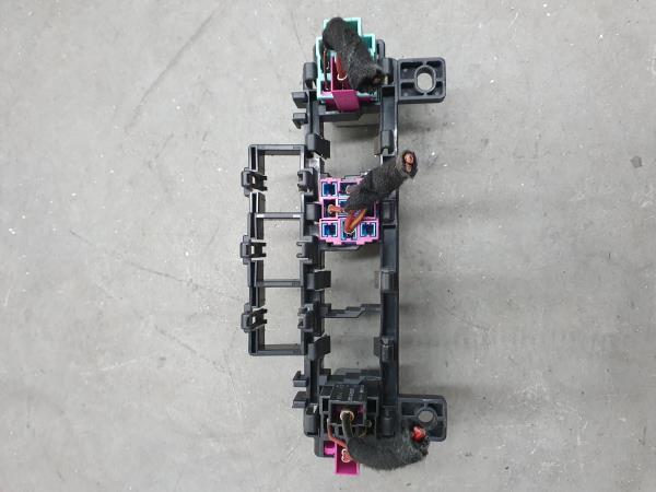 Placa de suporte de fusíveis AUDI A4 (8E2, B6) | 00 - 05 Imagem-1