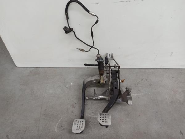 Pedal de embraiagem e travão VOLKSWAGEN PASSAT (3B3) | 00 - 05 Imagem-1