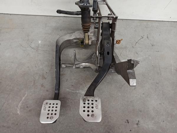 Pedal de embraiagem e travão VOLKSWAGEN PASSAT (3B3) | 00 - 05 Imagem-2