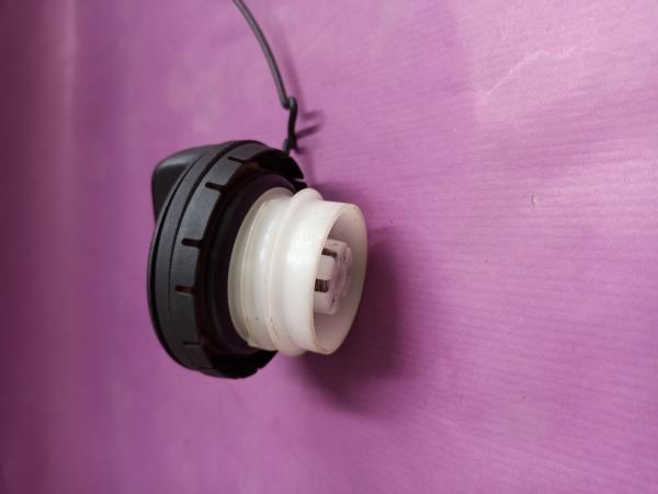 Tampa do deposito de combustível com tampão TOYOTA AURIS (_E15_) | 06 - 12 Imagem-2