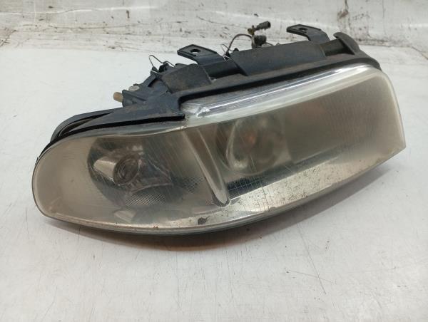 Ótica Direita AUDI A4 Avant (8D5, B5) | 94 - 02 Imagem-1