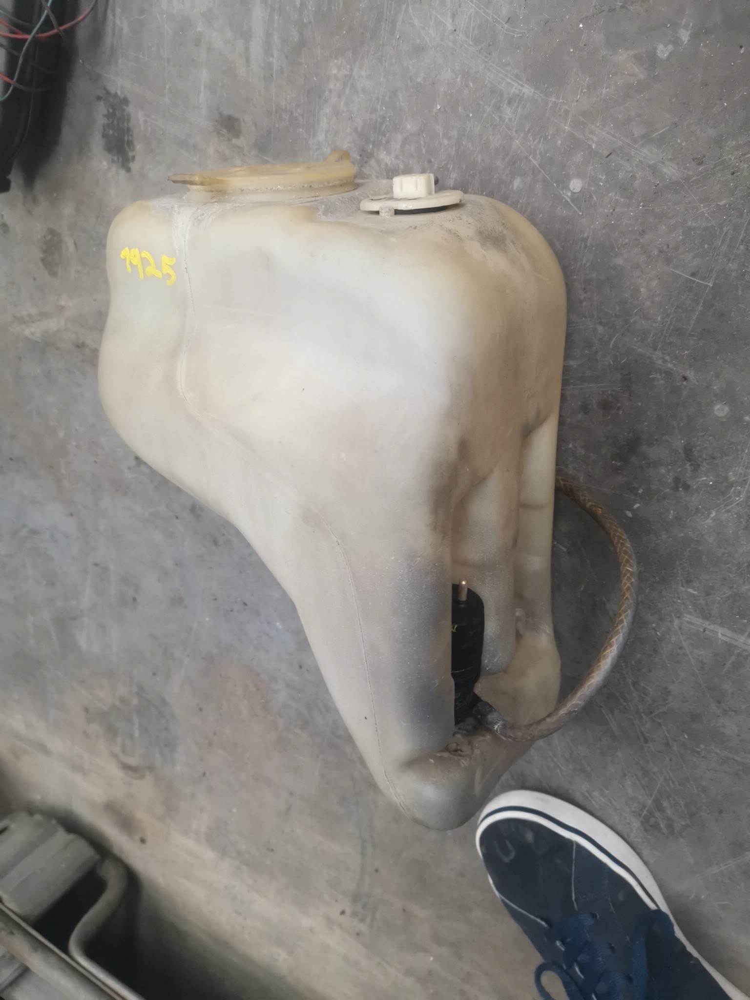 DEPOSITO AGUA LIMPA VIDROS MERCEDES-BENZ 200D (124)