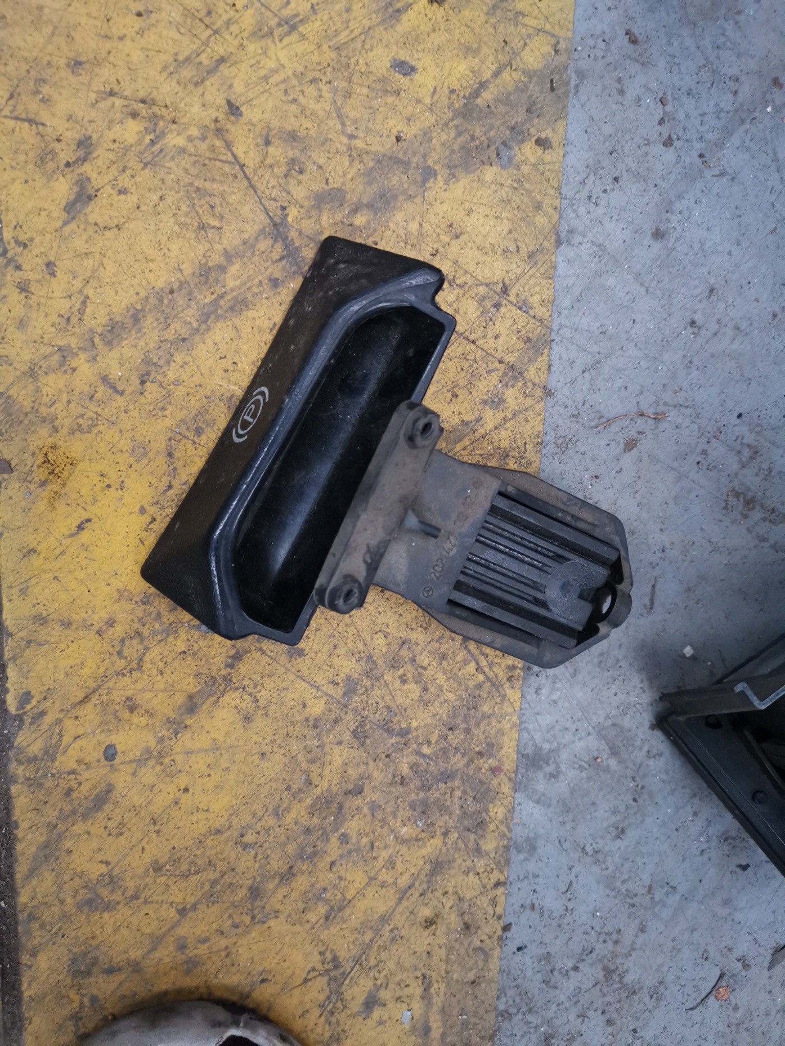 TRAVAO DE MAO MERCEDES-BENZ MK | 87 - 96