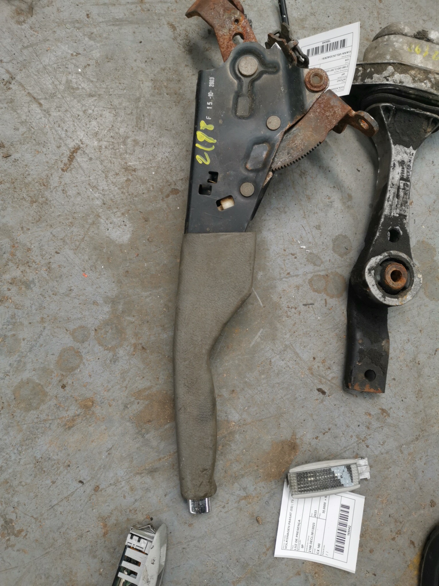 TRAVAO DE MAO VOLKSWAGEN PASSAT (32) | 73 - 81