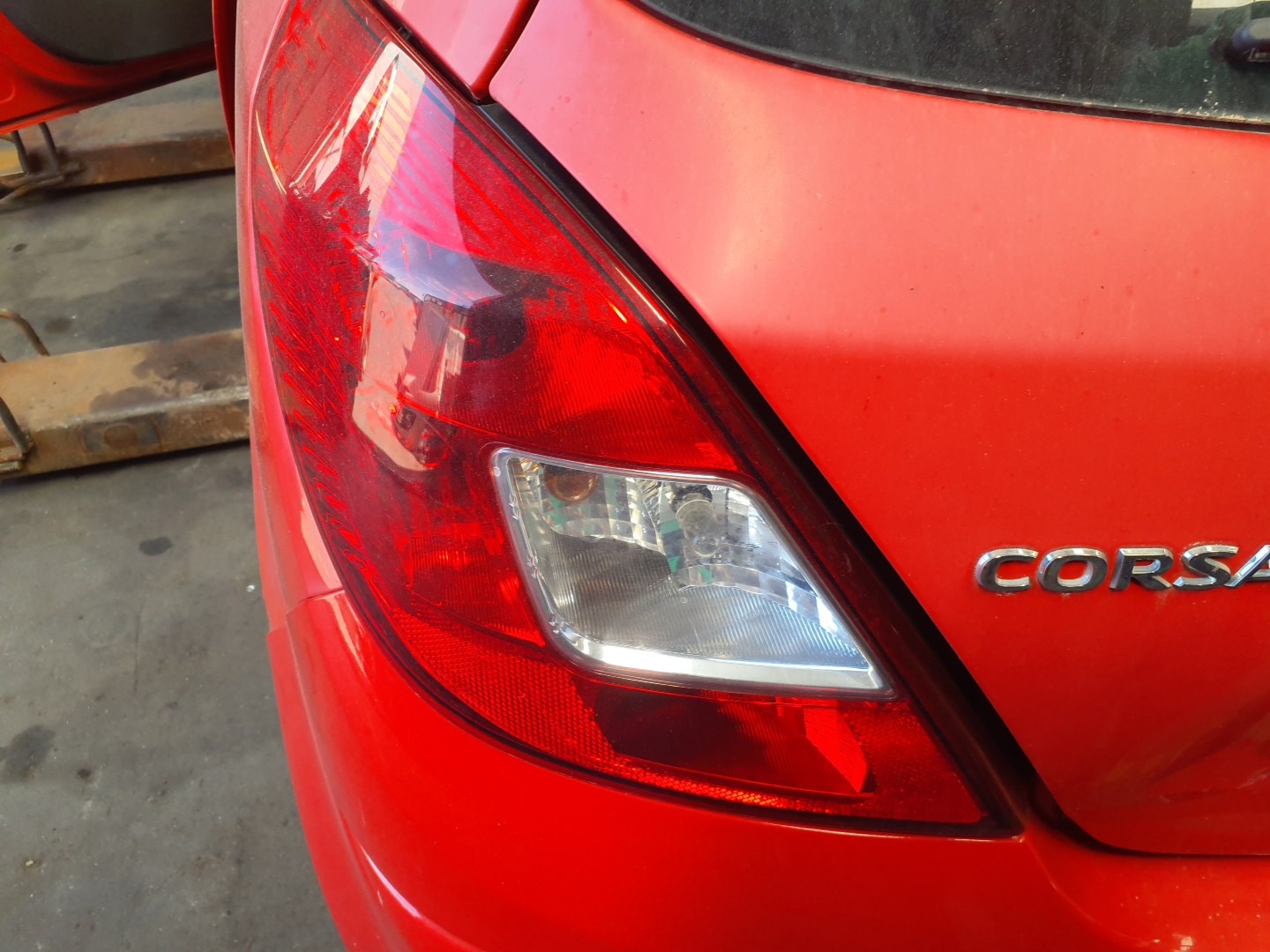 FAROLIM MALA ESQ. OPEL CORSA D (S07) | 06 - 14