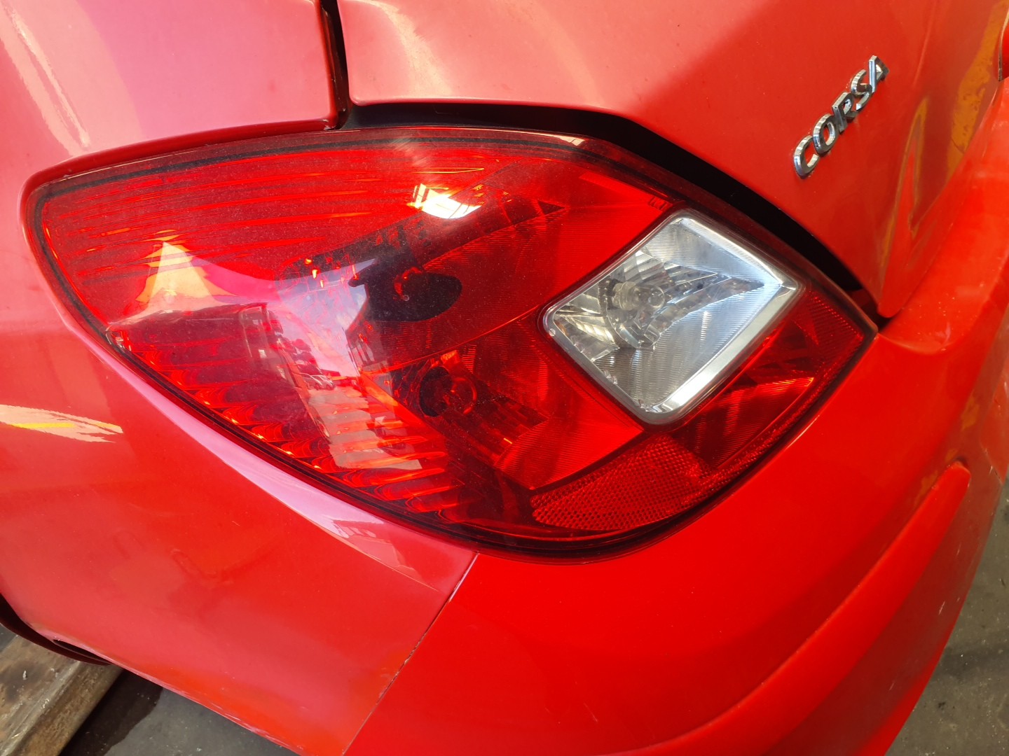 FAROLIM MALA ESQ. OPEL CORSA D (S07) | 06 - 14 Imagem-2