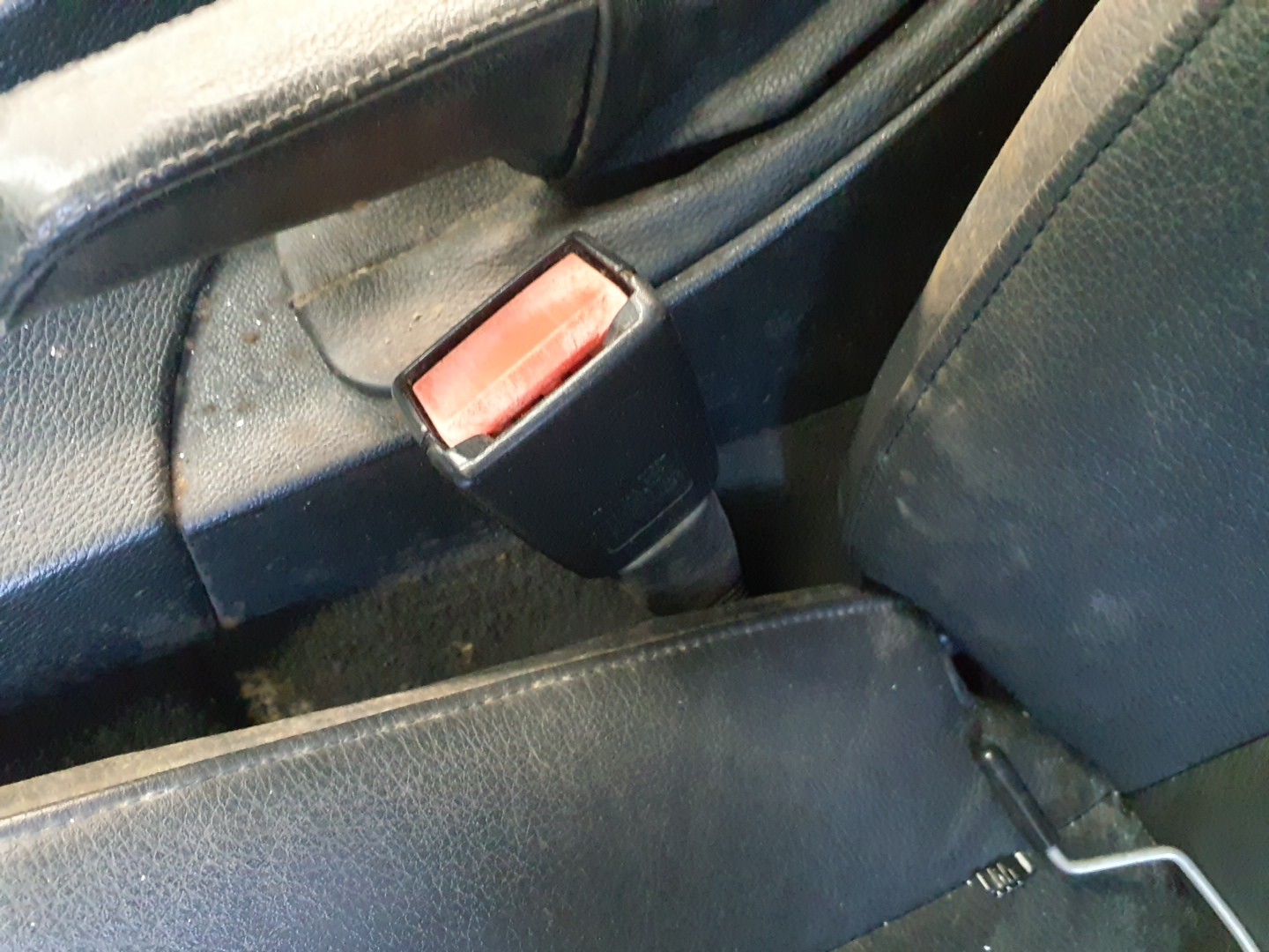 PRETENSOR DE CINTO BMW 320 Imagem-1