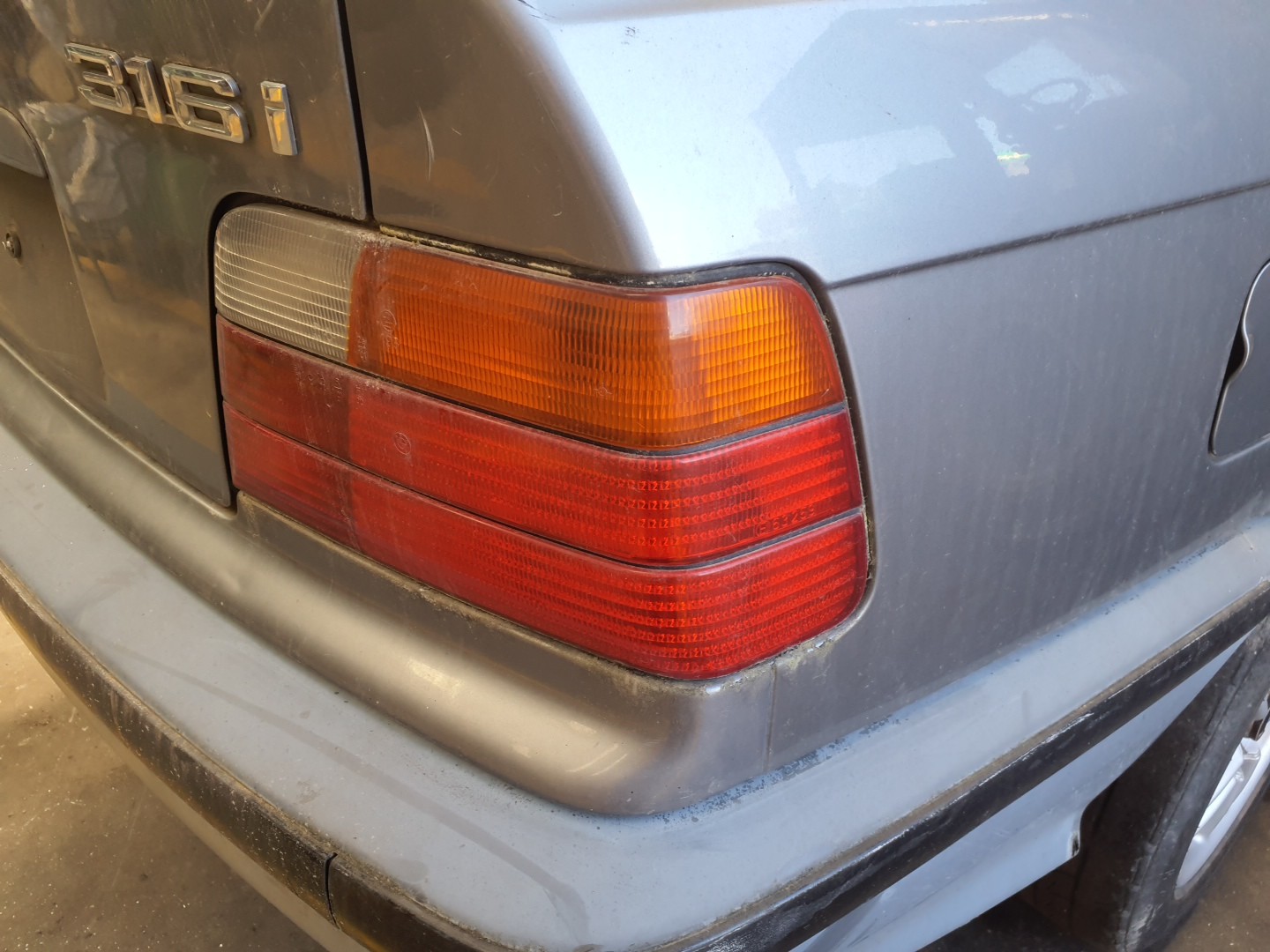 FAROLIM MALA DIR. BMW 316 I Imagem-1