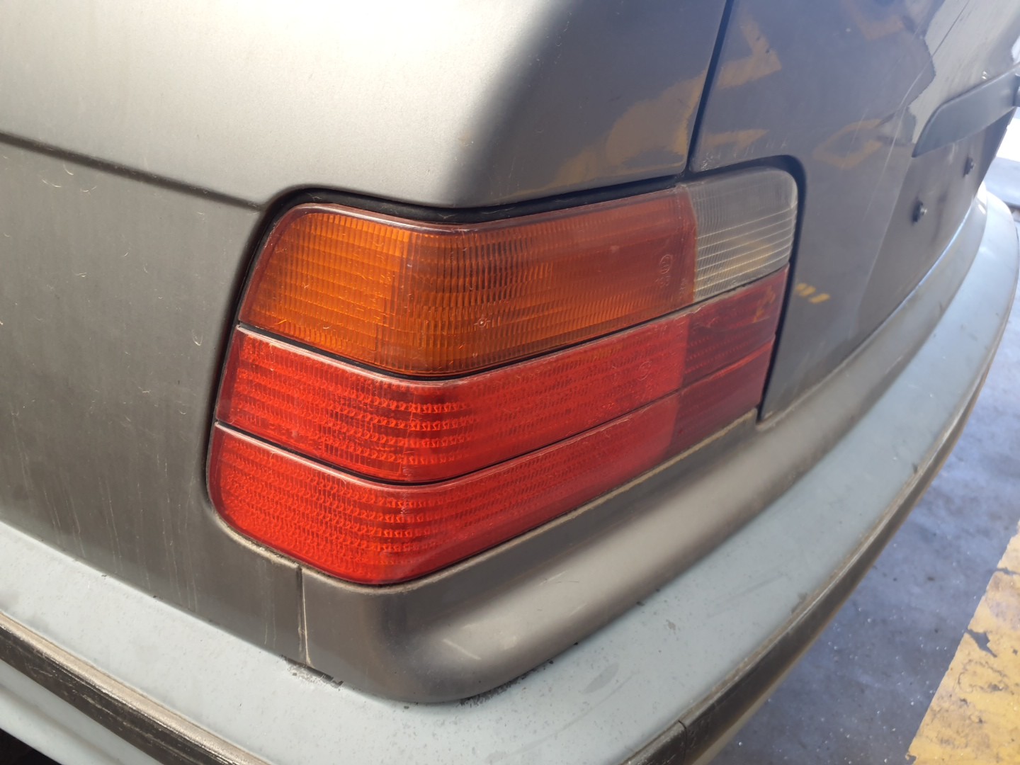 FAROLIM MALA ESQ. BMW 316 I Imagem-0